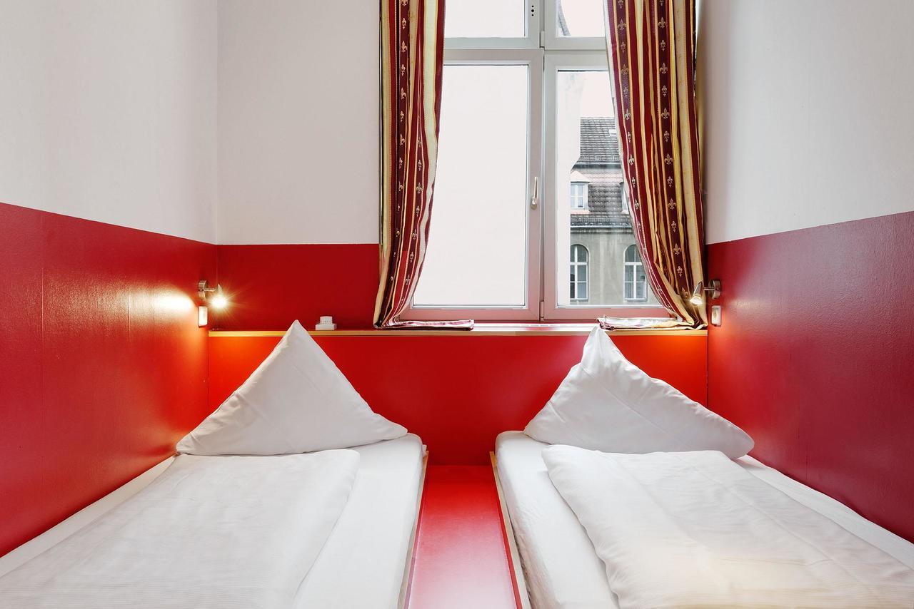 Ballhaus Berlin Hostel Exterior photo